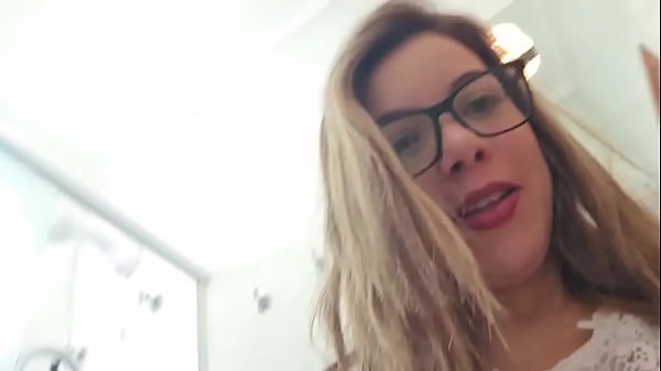 Play MP4 - loira no banheiro