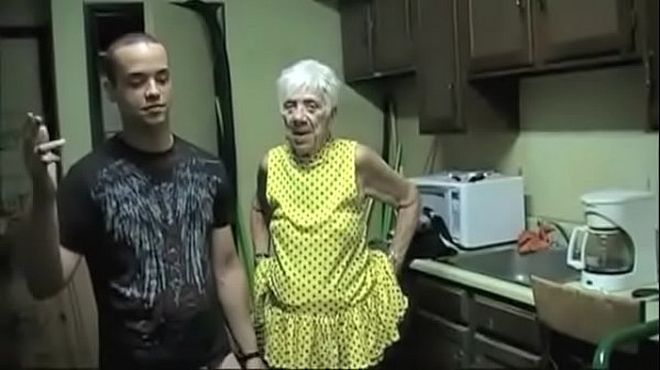 Play MP4 - GRANNY IN KITCHEN
