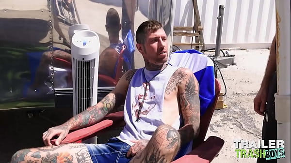 TRAILERTRASHBOYS Tattoo Artist Seduces USA Jock 