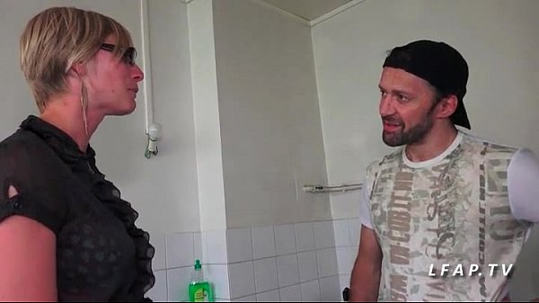 Play MP4 - Magnifique babe francaise defoncee et couverte de sperme