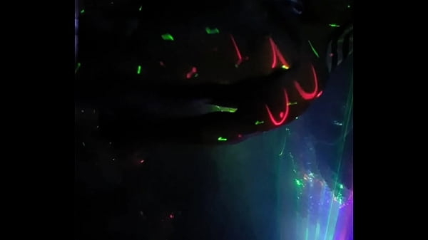 Baile hot en disco gay 