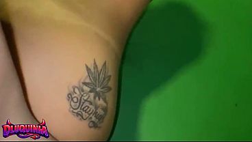 Essa ninfeta safadinha adora transar sem camisinha comigo sempre pra sentir a delicia do pal na sua xota