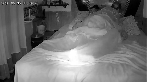 Paty_esquece_as cameras e paga um boquete e depois cavalga no