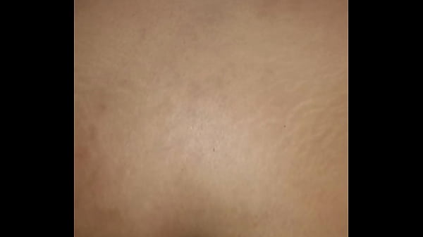 Negao n&atilde;o aguentou a sentada e gozou 