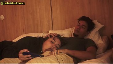 Mi hermanastra notas mis perversas intenciones de follarle la garganta y ella se deja casi nos descubren