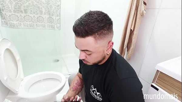 Play MP4 - O encanador me comeu gostoso e ainda deu o rabo dele pra mim&excl;