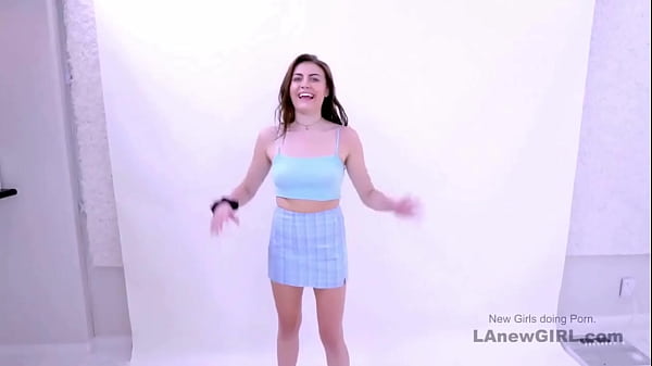 Play MP4 - Captivating brunette beauty gets fucked at a modeling audition