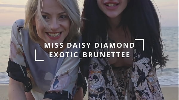 Outdoor sexi bobbies swimming in the sea 4k 