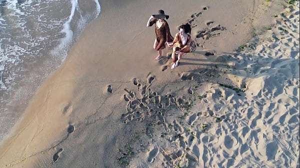 Nonton Outdoor Sexi Bobbies Swimming In The Sea 4k thumbnail