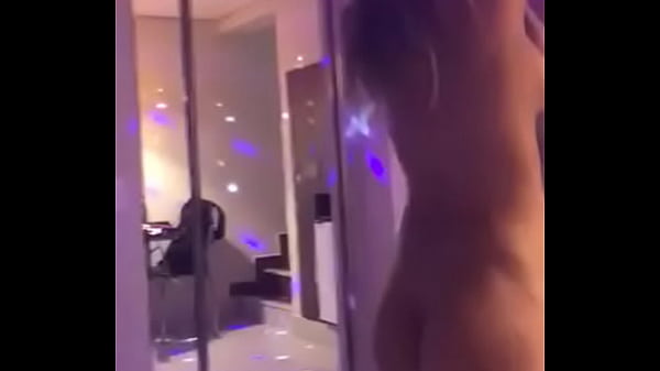 Nonton Safadinha Exibindo O Corpo No Poli Dance thumbnail