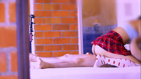 La hijastra con su figura apretada y su sonrisa tentadora era el sue&ntilde;o prohibido que lo impulsaba a buscar encuentros secretos en el apartamento