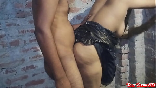 Play MP4 - Desi bhabhi doggy style sex in black saree