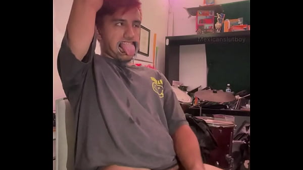 Play MP4 - EST&Uacute;PIDO GOONER ENAMORADO DE SU MANO&comma; MASTURB&Aacute;NDOSE Y JODIENDO SU MENTE CON SESI&Oacute;N DE GOONING