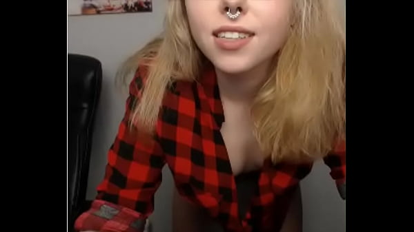 Showing off on facetime whore4cams