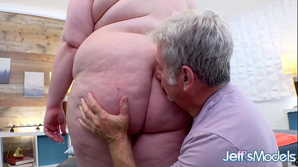 Chubby BBW Lacie Smith Gets a Hot Massage with All The Extras 