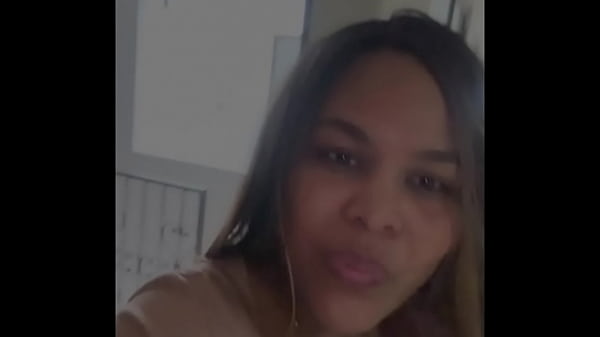 She sucks my cock while i create her accounts 