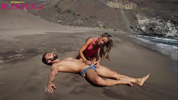 Play MP4 - Girl fucking a stranger in public