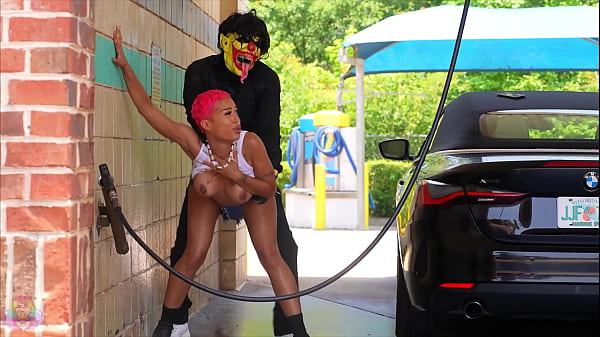 Play MP4 - Jasamine Banks Gives Gibby The Clown The Car Wash Of His Life