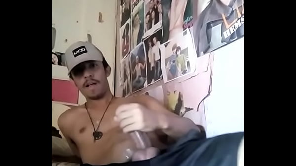 Gostosinho Tocando Uma De Bermuda thumbnail