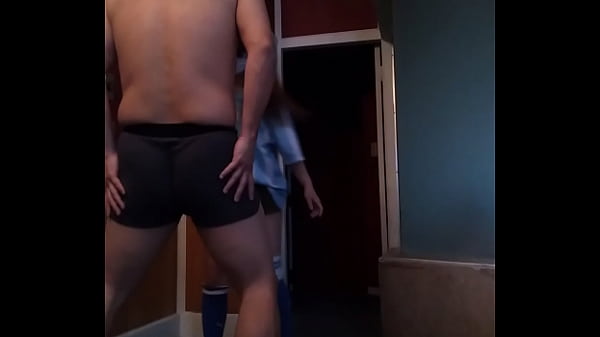 Nonton 金蹴り111　タマ責め thumbnail