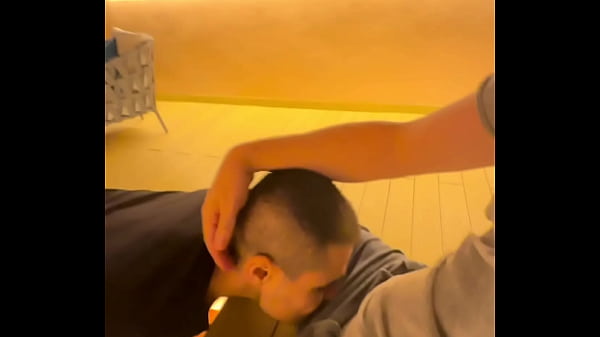 Follado y pre&ntilde;ado por un fan casado. PARTE 1 