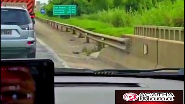 Nonton Agatha Mama Solo Em: Na Estrada Eu Sozinha Resolvi Relaxar, S&oacute; Tinha Me Esquecido Que Era Sexta Feira Santa - Gr&aacute;tis thumbnail