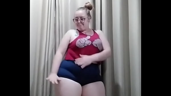 Gordinha dan&ccedilando