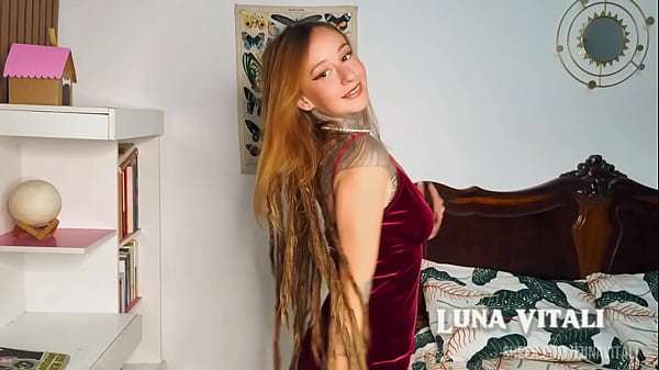 Joi sua latina tatuada chegou em casa cheia de tes&atilde;o "o que voc&ecirc; vai fazer comigo " 