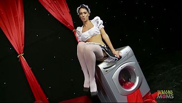 Nonton The Horny Brunette Maid Can&rsquo;t Focus On The Work, She Just Wants To Be Destroyed. Her Wish Came True As Two Men Approach Her Wanting Her To Please Their Cocks. She'll Get Rewarded With A Double Facial. thumbnail