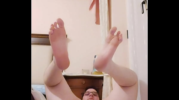 Play MP4 - Young gay teddy bear gives birth to a yellow bell pepper