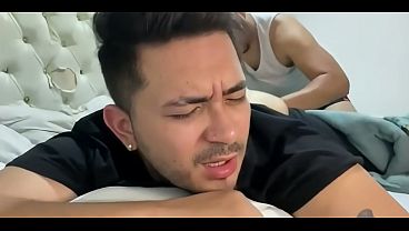 Padrastro me confunde cuando estamos en la misma cama me come el culo a pelo y me lo deja lleno de leche caliente 