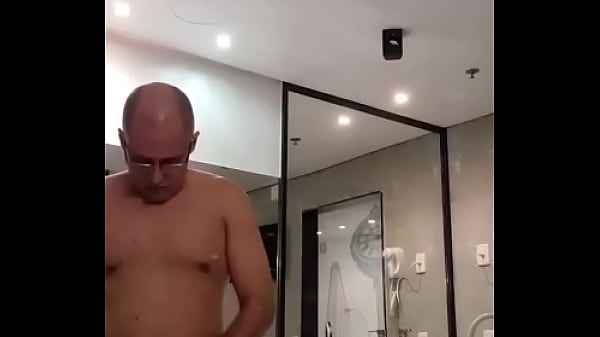 T&aacute; foda eu fico me vendo pegando mulher e enlouque&ccedil;o de tes&atilde;o eu tenho que fazer outro menage 