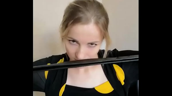 Госпожа болтает с рабом по вебке thumbnail