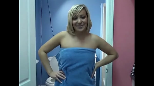 Play MP4 - Cute showering blonde lathers up pussy and plump ass