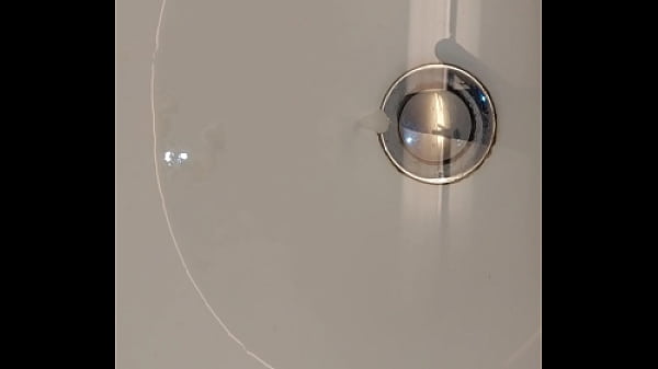 Sperma mea aruncată &icirc;n chiuveta 