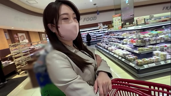 Part1 簡単にはヤらせないけど、ヤりだしたら秒でスケベになる美女【ゆい/26歳/ol】今日は同僚のゆいちゃんが手料理を振舞ってくれるという事で、まずは会社近くのスーパーでお買い物。そして裸エプロンになってもらってのフェチ感満載のsex・・・ thumbnail