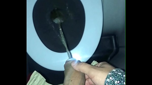 Play MP4 - DOTADO GOZANDO NO BANHEIRO DO AVI&Atilde;O