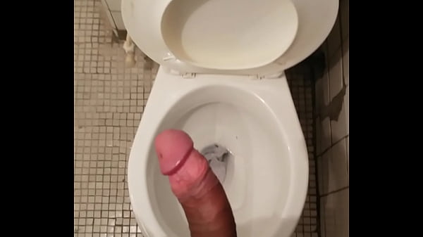 Play MP4 - Me hago la paja en el ba&ntilde;o del trabajo luego de ver porno