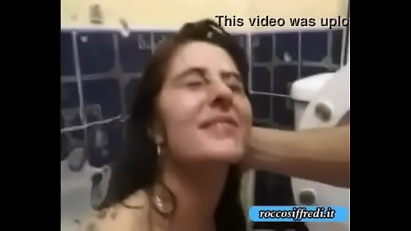 Play MP4 - What your name&quest; Who's she&quest;