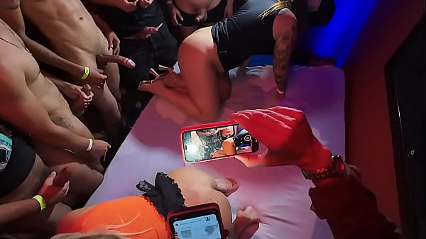 Eu estava louca pra fazer um gang recebi um convite da toca dos lobos e minha buceta come&ccedil;ou a piscar 