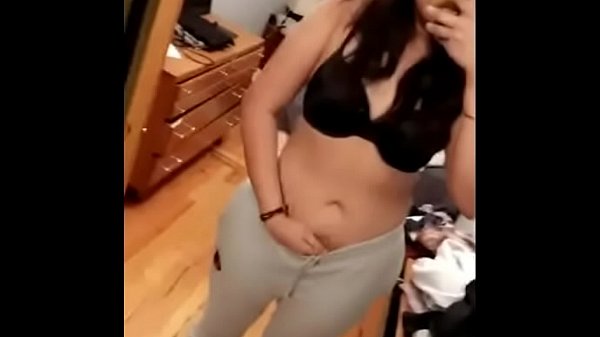 babe teasing byshowingher hotbody and doing_dabsmash