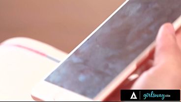 Nerdy 18yo student fucks hot brunette