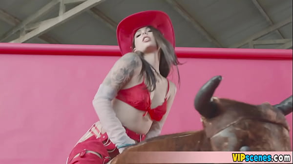 Play MP4 - Extra petite and small brunette in nice leather outfit