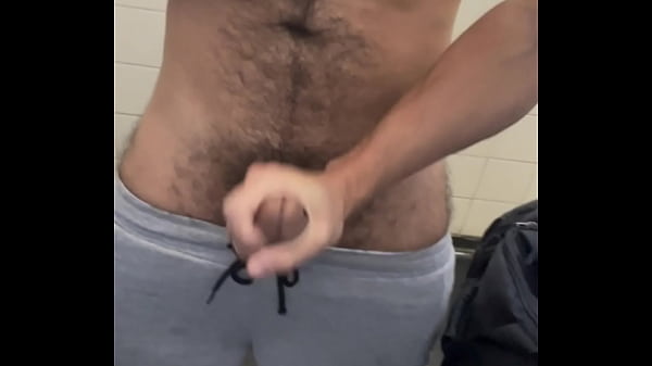 Mostrei Minha Bunda No Banheiro E Logo, Vieram Picas Pra Serem Chupadas, Fiquei De Joelho No Mict&oacute;rio Do Banheiro Do Metr&ocirc;. thumbnail