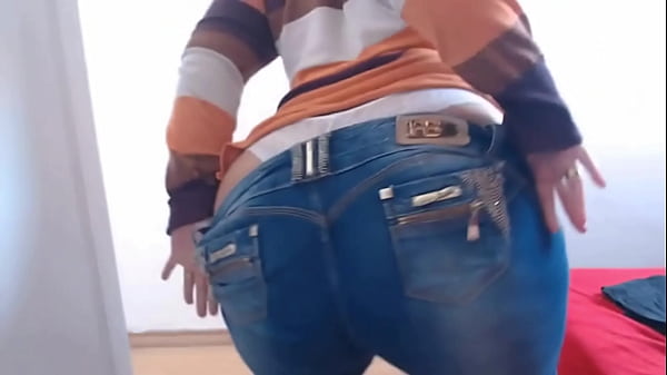 Olha o tamanho dessa bunda e buceta 