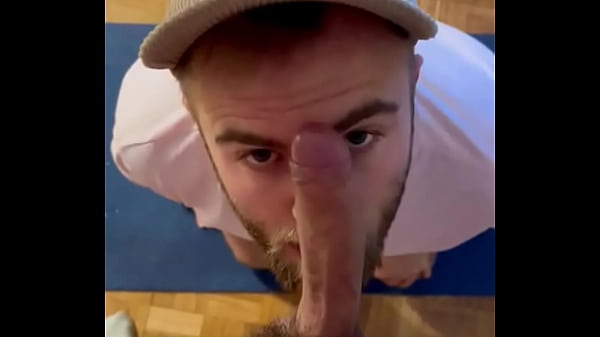 Before going down on a guy i love to sniff his dick especially after a long day at work drives me fucking crazy 