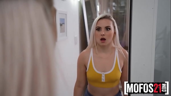 Play MP4 - Girl Fight Ends in Lesbian Sex With Abella Danger Geting Multiple Squirting Orgasms - MOFOS21