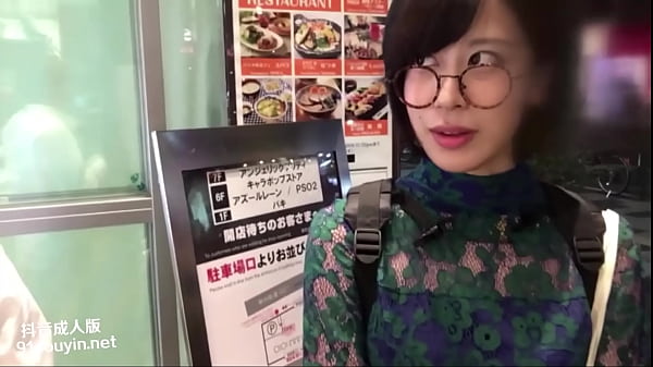 街头搭讪美女老师 太有女人味了