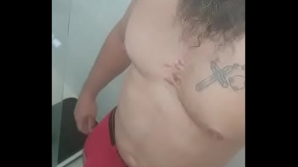 Mineiro barbudo e pauzudo de cueca vermelha