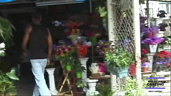 Play MP4 - Garot&atilde;o vai encontro de coroa louca por sexo experiente numa boa transa por causa idade faz garot&atilde;o cansar de tanto fuder&period;